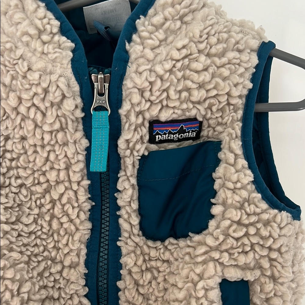 Patagonia Cream Sherpa Vest with Teal Trim - Picture 2 of 5